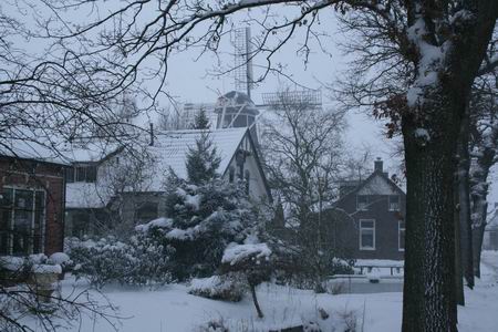 Resize_of_molen_in_sneeuw_2_2012200