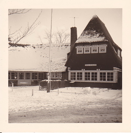 Eigen foto van het theehuis nabij de jeugdherberg in Bunnik, voorzien van dezelfde naam "Rijnouwen"