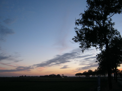 Zonsondergang boven Oxwerd en N355 richting Niezijl