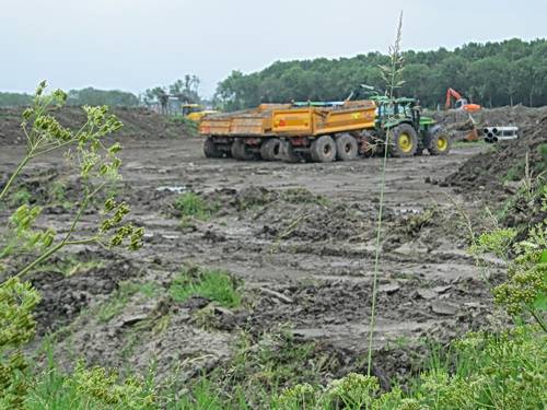 Blik op het veranderende Datemaland, meteen na de passage van de spoordijkonderdoorgang...