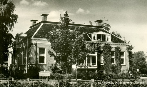 Dorpshuis/Jeugdherberg "De Esbörg" in volle glorie, vijftiger/zestiger jaren.