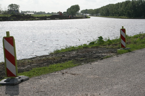 Bij Noordhorner Tolhek is de waterkant al grotendeels vernieuwd. Klaar voor de grotere binnenvaarders, met containers en al.