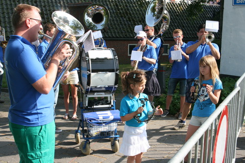 O ja, de "Blaauwbloezen" uit MIddelstum, muzikale gasten uit Noord-Groningen, een "leuke" surprise!