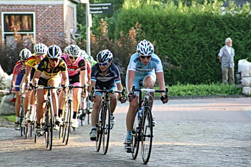 Hier de achtervolgende groep die in gedachten al met de sprint voor plaats 2 en 3 bezig is. Die plaatsen zijn uiteindelijk voor Sarah Roy en Moniek Tenniglo! Gelukgewenst!