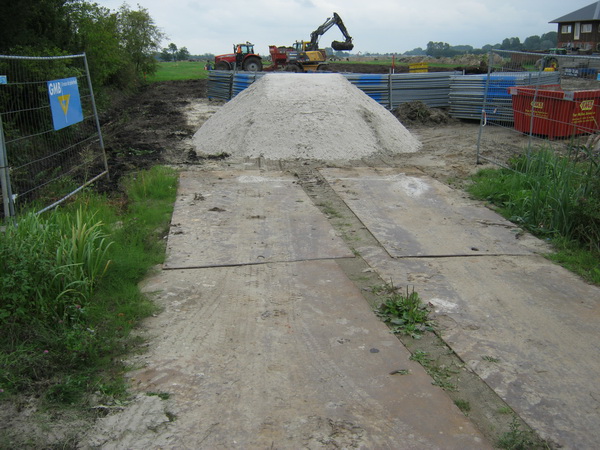 Langestraat Zuid, waar de twee woningen werden afgebroken ten faveure van een niet door iedereen gewenste tunnel... Toenemende activiteiten, er moet nog heel wat gebeuren....