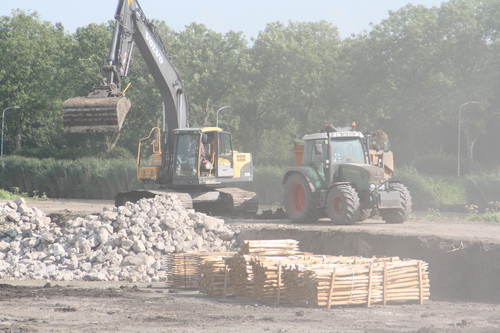 Stoffige boel in deze contreien. De voortdurende droogte heeft voor de verruimers voordelen, maar voor foto-amateurs zijn die stofdeeltjes onwelkom...