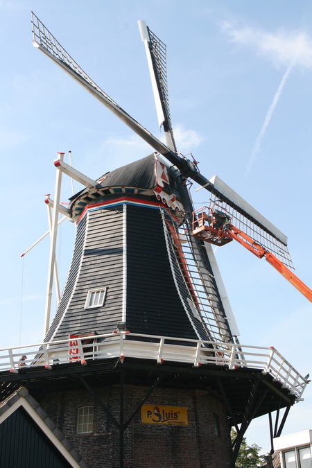Onnodig te zeggen: Het was vrijdag jl. nog zomers warm! Molen "Fortuna" staat er weer glorieus op en bij!