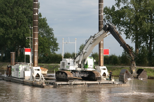 Soms komt het grijpgedeelte even boven water, om 'adem te halen'.... (Of hoort dit ook bij de schoonmaak?)