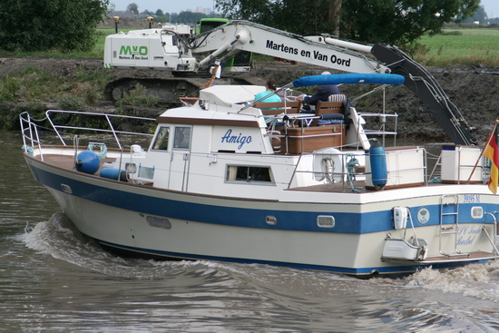 Ook in september komen er mooie boten voorbij. Hier eentje op weg naar "der Heimat"....