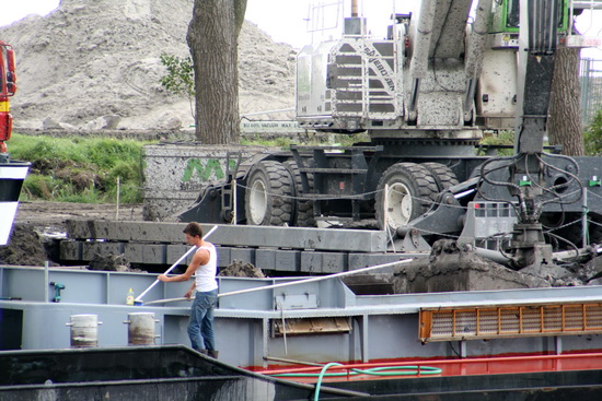Ook al zijn het nu in deze periode 'modderschepen', er wordt wel regelmatig schoongemaakt!