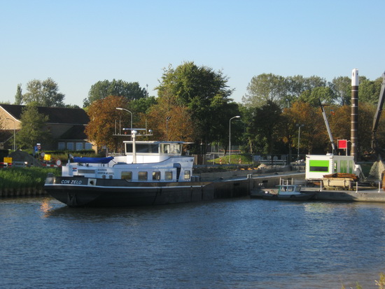 Hé, de modderschuit is een 'oude' bekende! De "Con Zelo", "met ijver". Die vaart wat af!