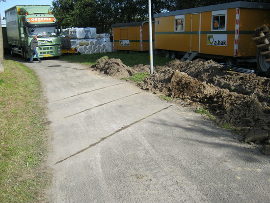 Op weg naar huis langs de Mokkenburgweg, het HAKgebied. Ik zie het aan de weg: hier wordt nog meer geHAKt!