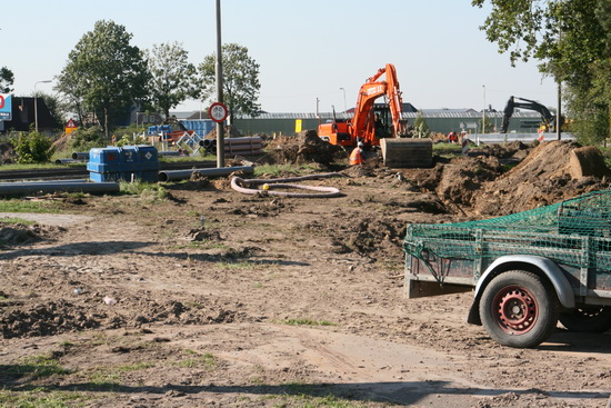 Zo'n foto werkt desoriënterend.... Voorheen overbekend terrein, nu compleet een zandwoestijn.... Wordt er maar eens wijs uit!