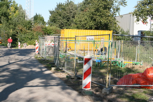 Op de hoek van de Mokkenburgweg en de Transportweg heeft HAK een open materiaalopslag gerealiseerd. De Mokkenburgweg Noord wordt HAKgebied, voor even. De fietsroute is omgeleid via de Langestraat Zuid.....