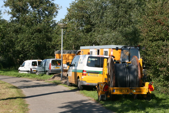 Ja, hier heeft HAK zijn domicilie gekozen, het kleurt hier HAKgeel, een iets andere gele tint dan die van de talloos vele aanwijzingsborden.