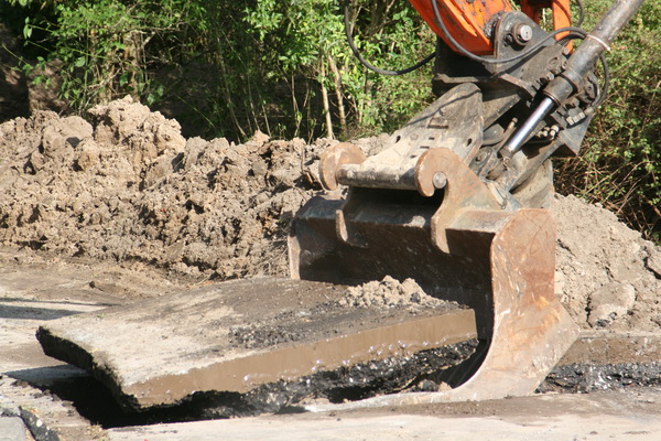 En daar gaat weer zo'n forse plak asfalt!