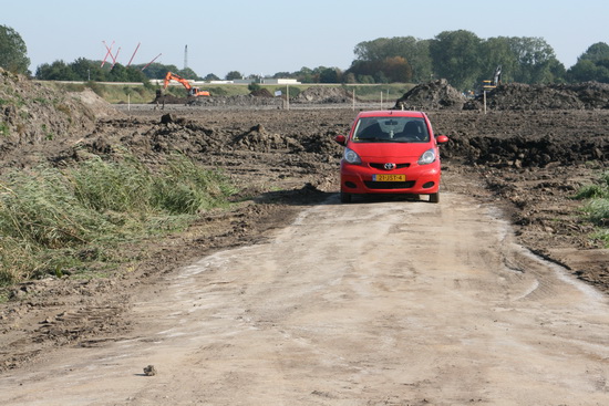 Aan de zuidkant van de spoorbaan, op het Datematerrein, is alleen het allerlaatste stuk van de Mokkenburgweg Zuid nog aanwezig, het grootste deel is weggewerkt. Geschiedenis!