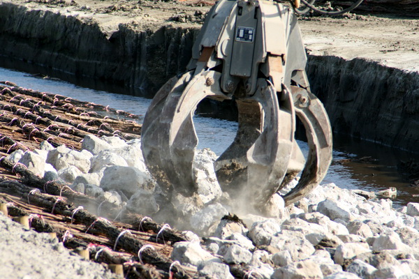 Beheerst de stenen te bestemder plekke neerleggen, geen gooi- en smijtwerk....