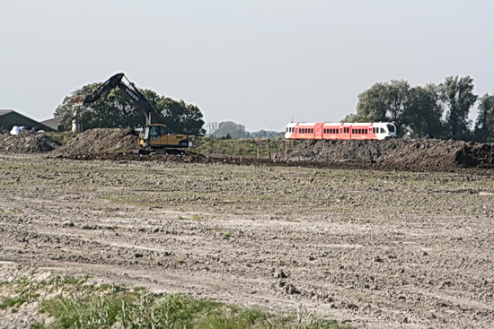 Dit wordt dus het nieuwe, grote Datemaweiland, aaneengesloten. Aan de westkant liggen nog bulten, die moeten nog worden "verwerkt".