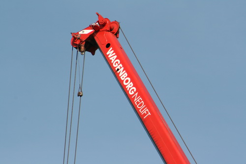 Met wat fantasie kom je ver... Waar deze kraantop me aan doet denken? Aan de drakenkop die vroeger een Vikingschip sierde....