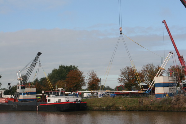 Volgens mij kun je zien dat er beweging komt in de positie van de tweelingbuizen. Of is de wens de vader van de gedachte???!