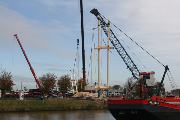 Op deze foto is het nog beter te zien! Een uniek evenement met inzet van heel wat mensen en hulpmiddelen! "Wat köst dat wel nait....!"