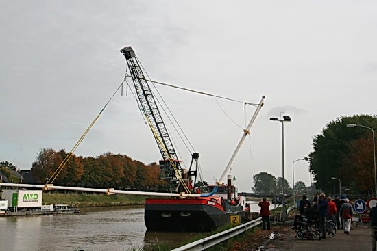 Hier moeten de buizen ongeveer op de juiste plek hangen en kan het echte verzinken beginnen. Als er water in de buizen wordt gepompt...
