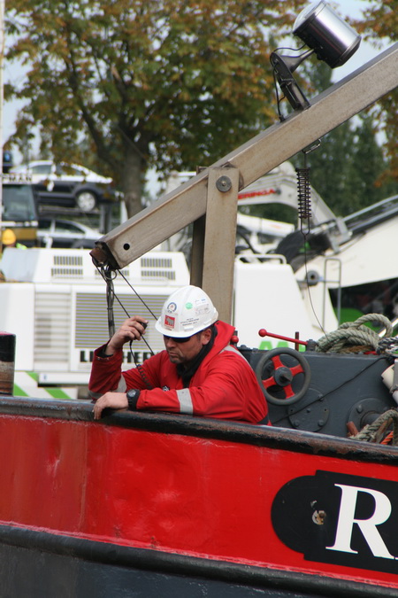 De regelaar op de "Redbad" blijft in contact met de eindregisseur. Waar die zit? Geen idee....