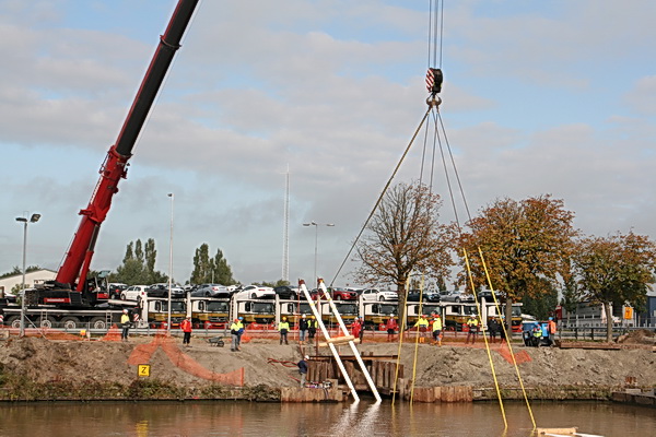 Het aantal medewerkers aan de overkant is wel zodanig dat ze met elkaar best even zouden kunnen duwen of drukken... Ze hebben toch nog wel iets in de mouwen???!