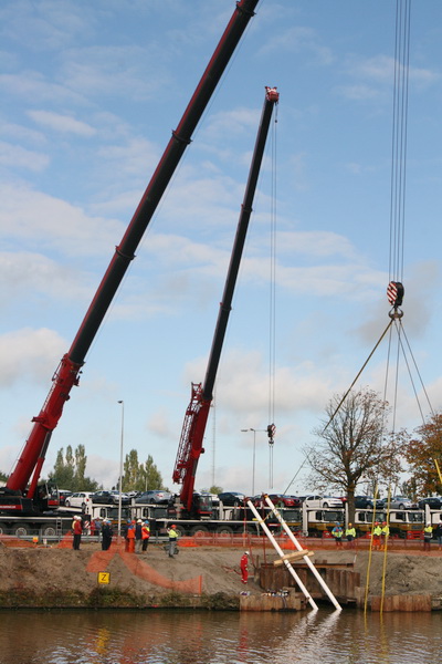 Aha, de tweede Mammoetkraan wordt ingezet. Dat is iets meer dan 1 PK, of 1 MK.....
