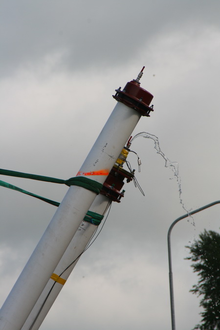 De buizen zitten in ieder geval vol water, het komt er aan het zuideinde al weer uit..... 