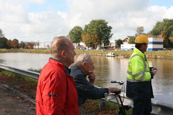 Drie geïnteresseerden, alle drie met een schat aan kennis voor wat betreft grond- en waterwerk.