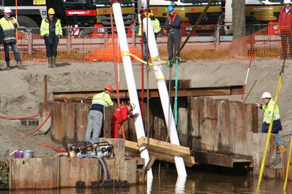 Toch loopt het aan de noordkant niet soepel.... Was het op dit moment dat kenner op afstand Ep Homan riep: "Hai ligt dernoast, man!"