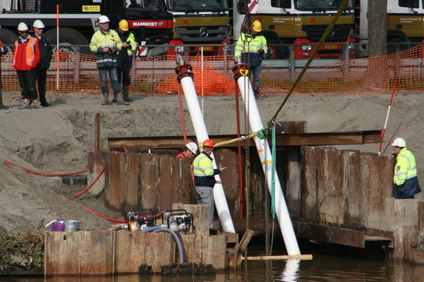 "Eureka!" Zo te zien is de positie nu beter! Zakken maar! Of moet er iets aan die ijzeren balk gebeuren?