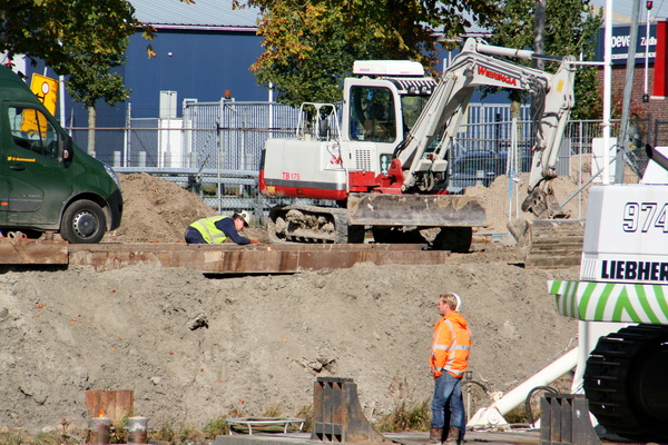 De STERKman is aan het lassen. Wordt die ijzeren balk ingeschakeld? Noodoplossing of is dit allemaal volgens plan??!