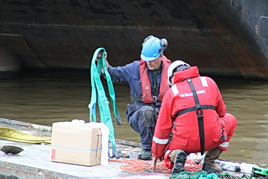Gele riemen, blauwe riemen... Of noem je dat 'banden'? "Zelen", zeiden we in het Gronings.... En ligt daar ook nog rood koord?