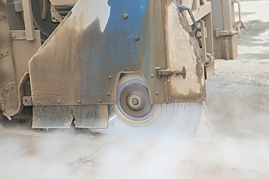 Kracht en snelheid... Dat lukt dus niet met een schilmesje.... Zit hier al een put of komt hier een put?