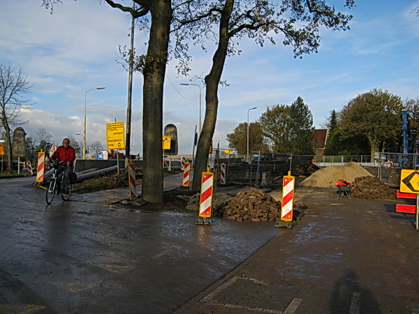 Hier is het beter te zien, met Taeke Jager als voorbeeld-fietser (en voorbeeldig fietsend!)
