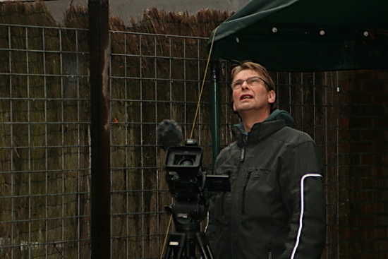 Jan Been, RTV-Noord-verslaggever, geniet van dit evenement 'bij zijn voordeur'....