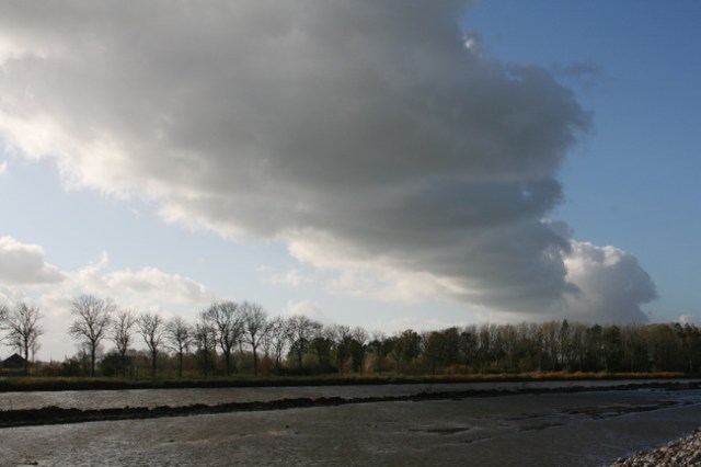 Herfstluchten.... Je kunt er eindeloos naar kijken! Naar deze bijvoorbeeld, die had ook zo naar Meteo Consult gekund....