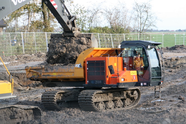Juweeltjes van technisch vermogen! Ik kan hier wel uren naar kijken en ik ben zo te zien niet de enige! Een ontmoetingsplek (alleen is de accommodatie voor de toeschouwers niet al te best, de VIP-tribune laat op zich wachten...)