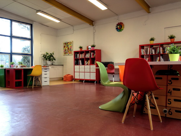 Vrolijk gekleurde en ruime flexwerkplekken bij Flexbiz verkl