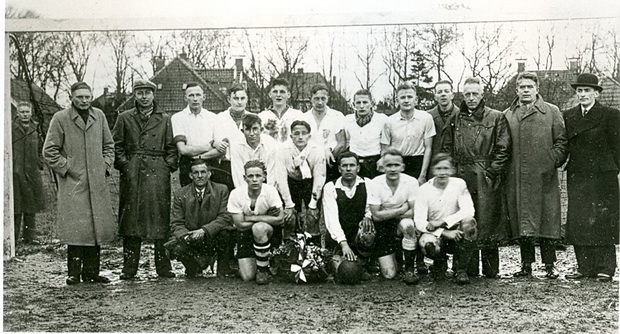 vvZuidhornKampioen19371938TjvH web